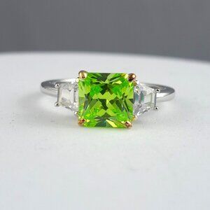 Hespera's 925 Sterling Silver Kryptonite Green Stone Ring